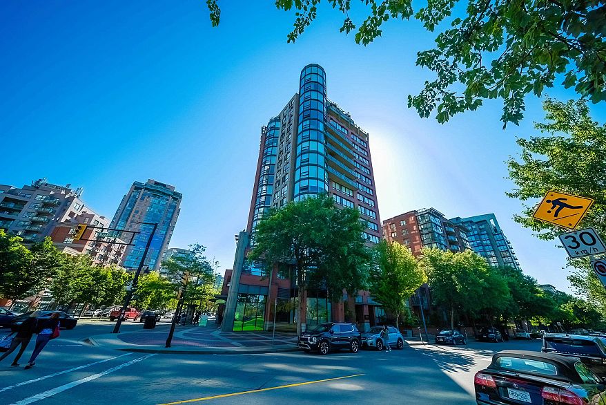 15F 199 Drake Street