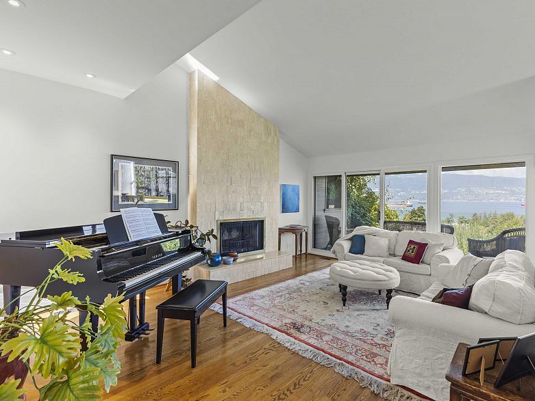 1 1980 Sasamat Street