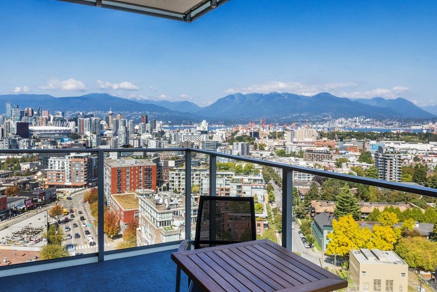 2002 285 E 10th Avenue