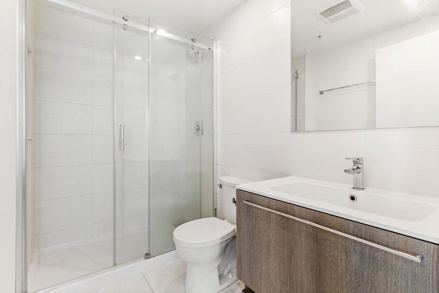 2002 285 E 10th Avenue