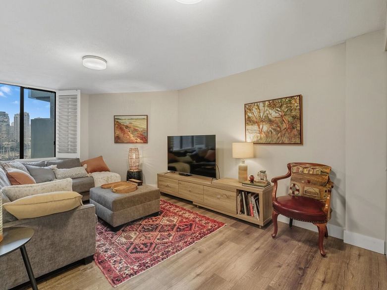 521 666 Leg In Boot Square