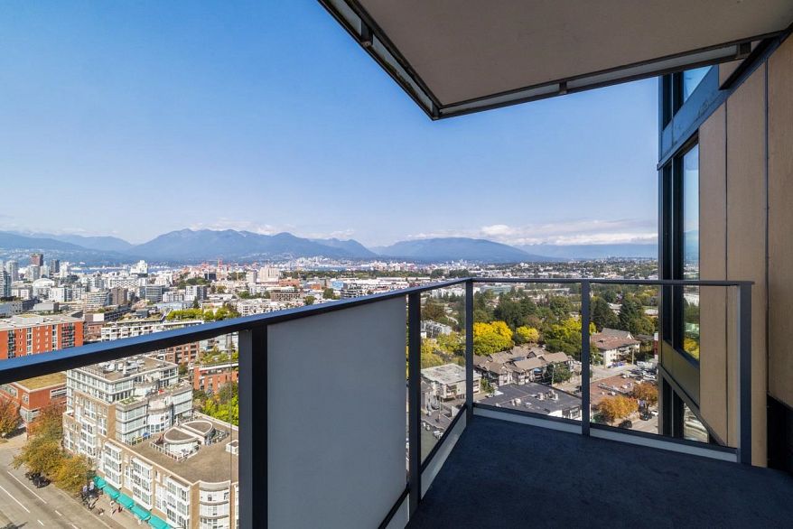 2002 285 E 10th Avenue