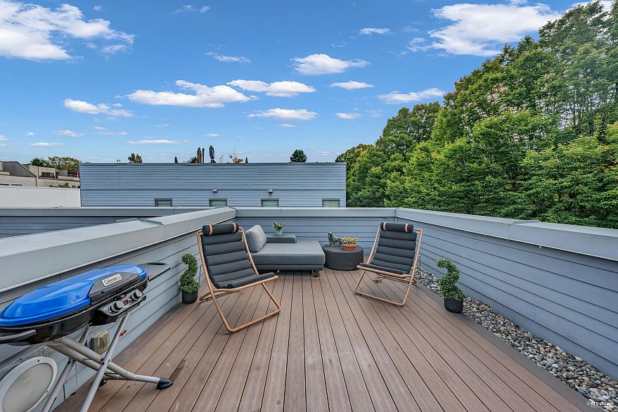 1407 East 1st Street