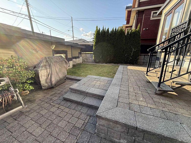 7689 Jasper Crescent