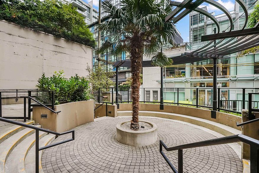 204 1252 Hornby Street