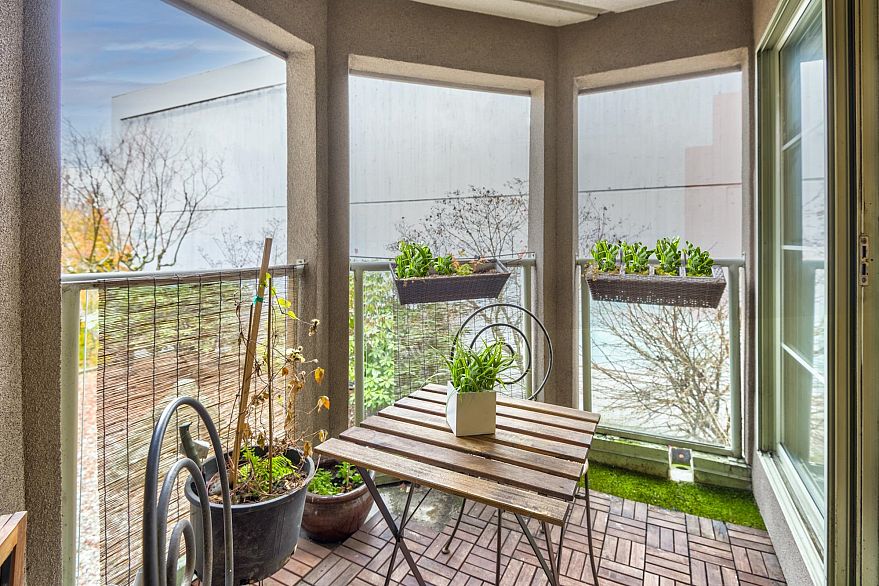 204 1082 W 8th Avenue