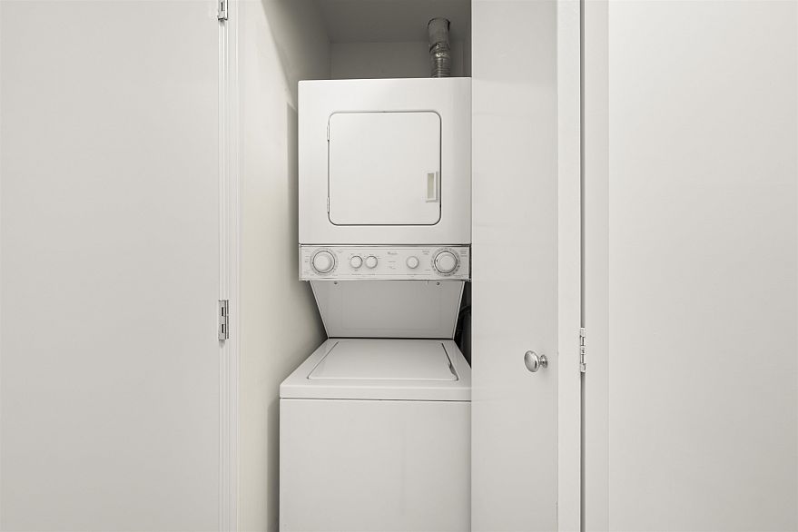 2605 1239 W Georgia Street