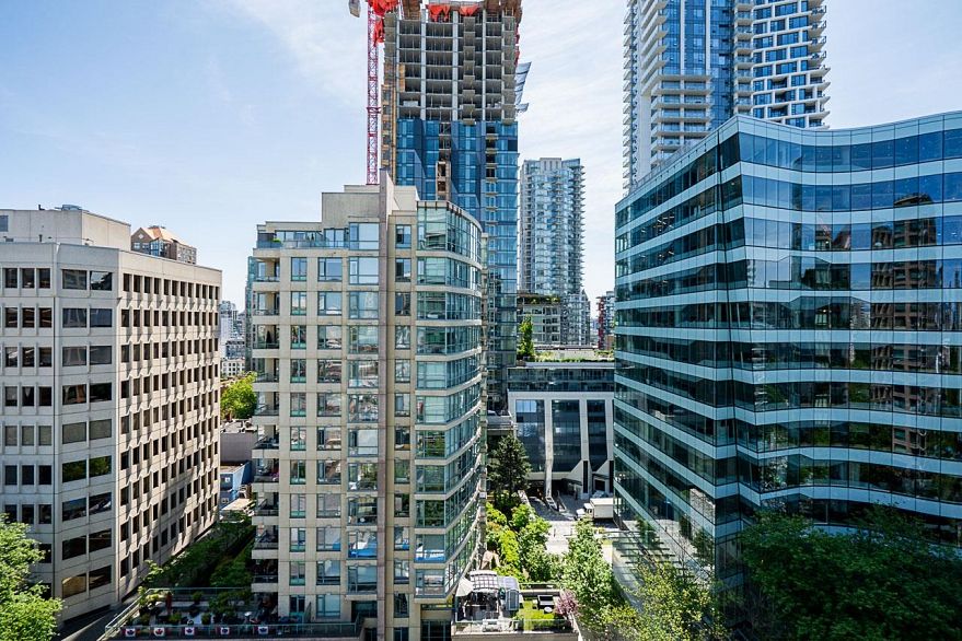 1202 1003 Burnaby Street