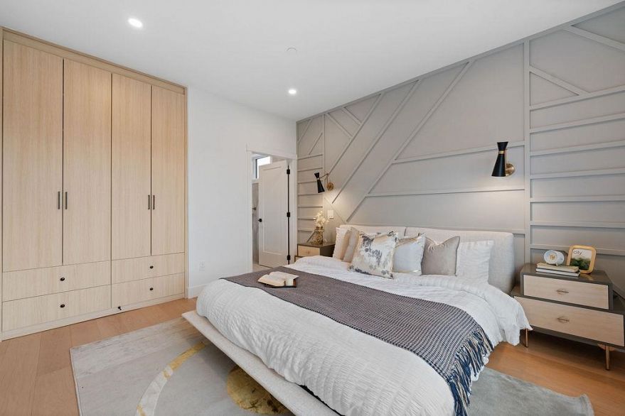 1 5883 Sophia Street