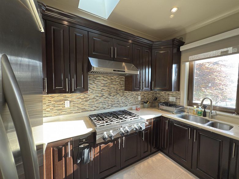 7689 Jasper Crescent