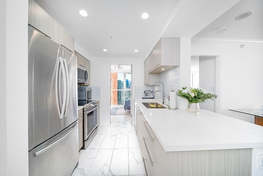 15F 199 Drake Street