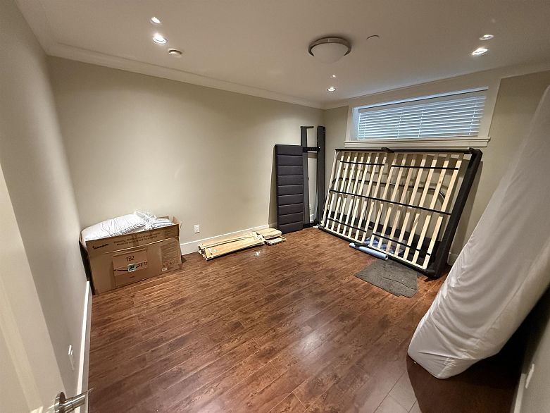 7689 Jasper Crescent