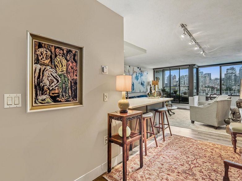 521 666 Leg In Boot Square