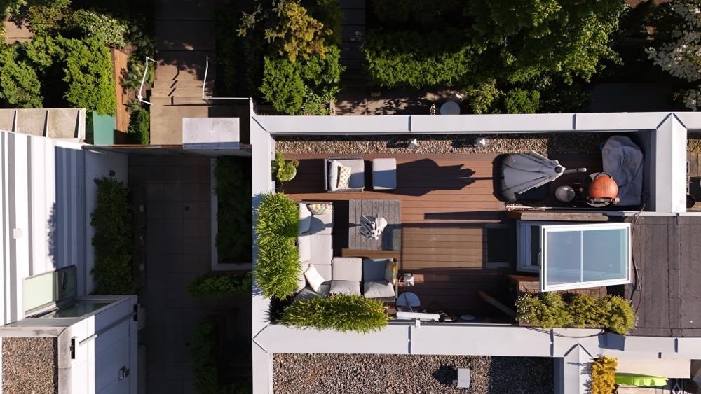 1407 East 1st Street