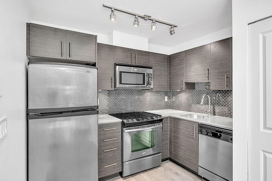 PH3 1533 E 8th Avenue