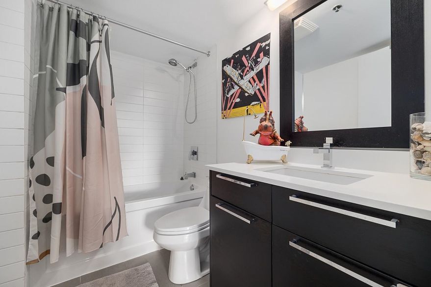 303 212 Davie Street