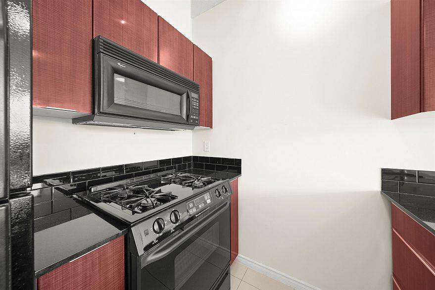 2605 1239 W Georgia Street