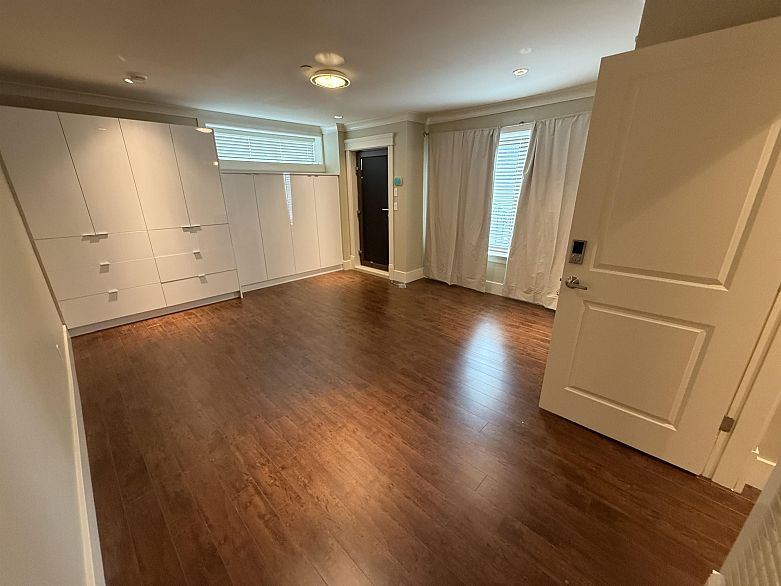 7689 Jasper Crescent