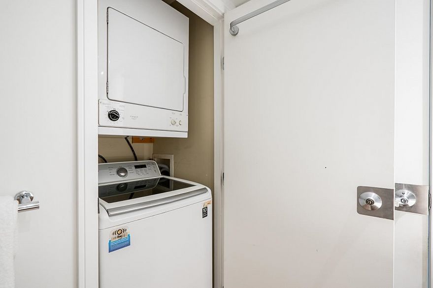 1202 1003 Burnaby Street