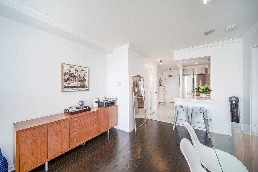 15F 199 Drake Street