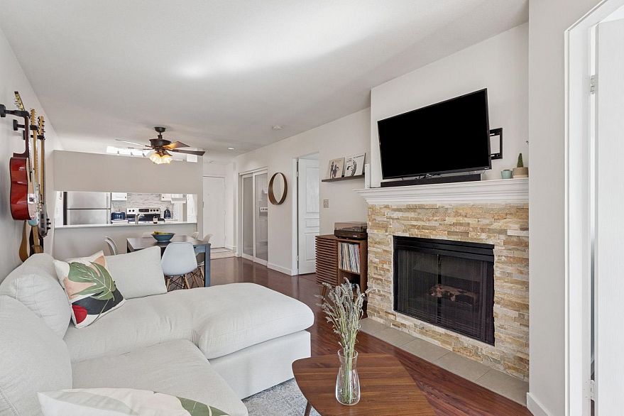 303 189 E 16th Avenue