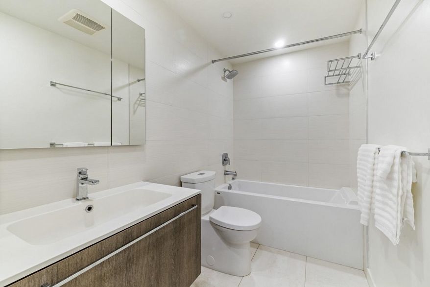 2002 285 E 10th Avenue