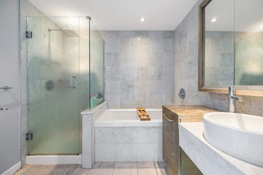 3107 833 Seymour Street