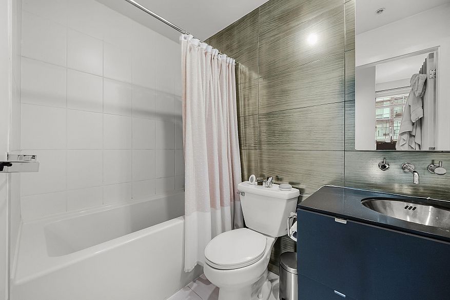 204 1252 Hornby Street