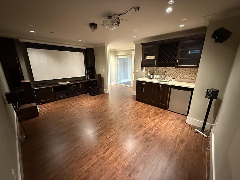 7689 Jasper Crescent