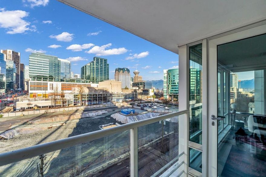 909 161 W Georgia Street