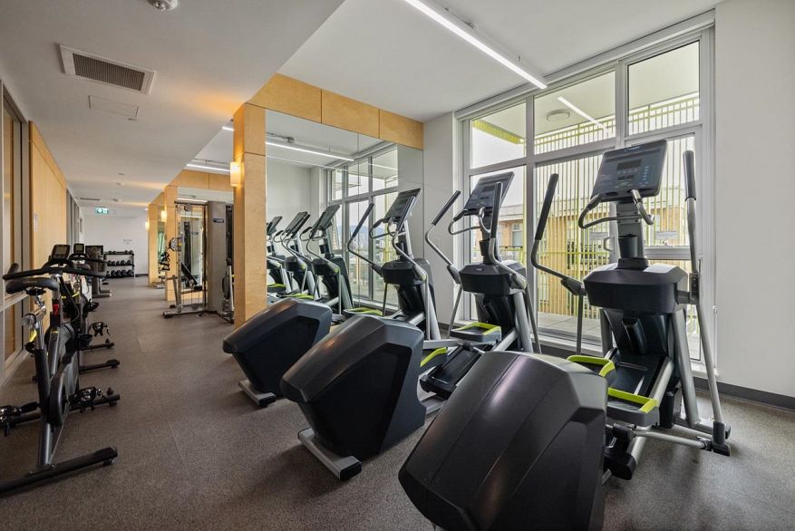 2002 285 E 10th Avenue