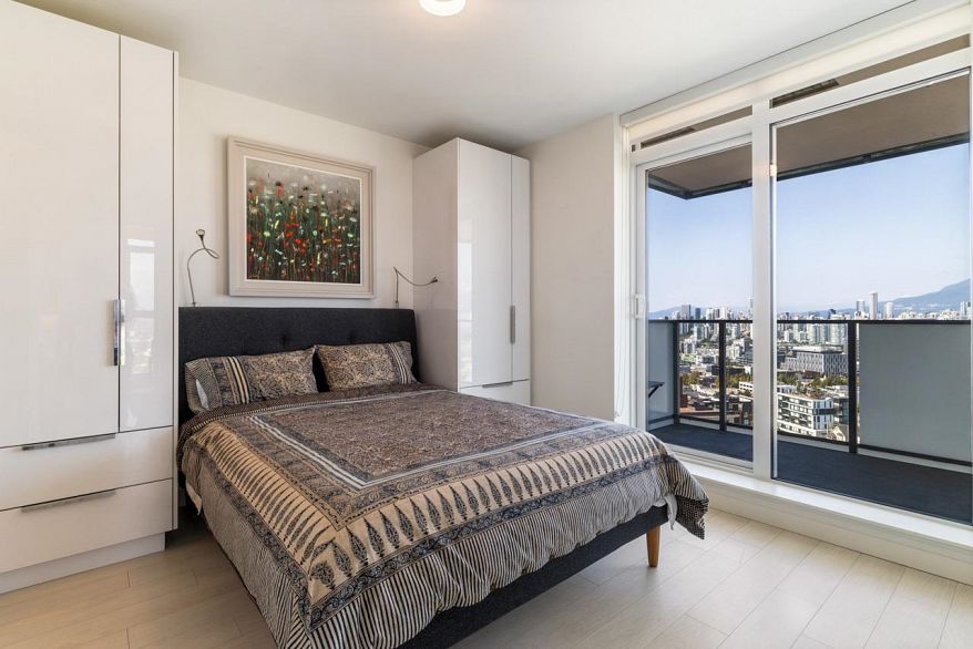 2002 285 E 10th Avenue