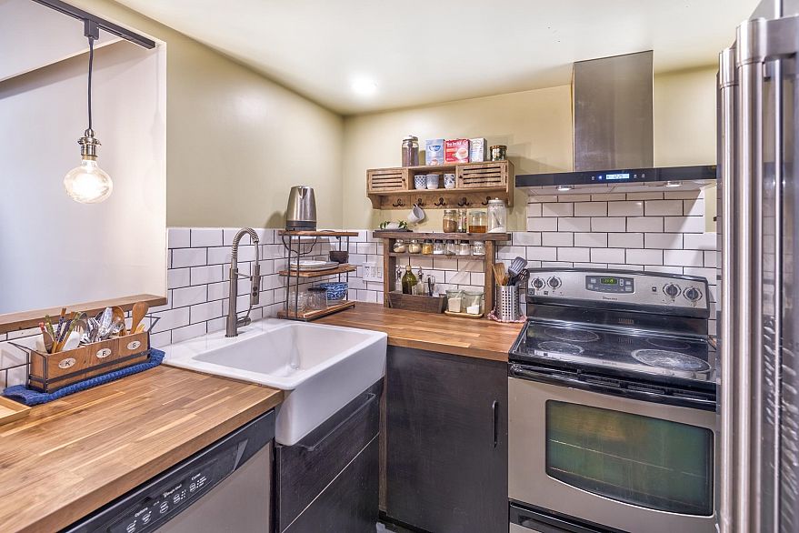 204 1082 W 8th Avenue