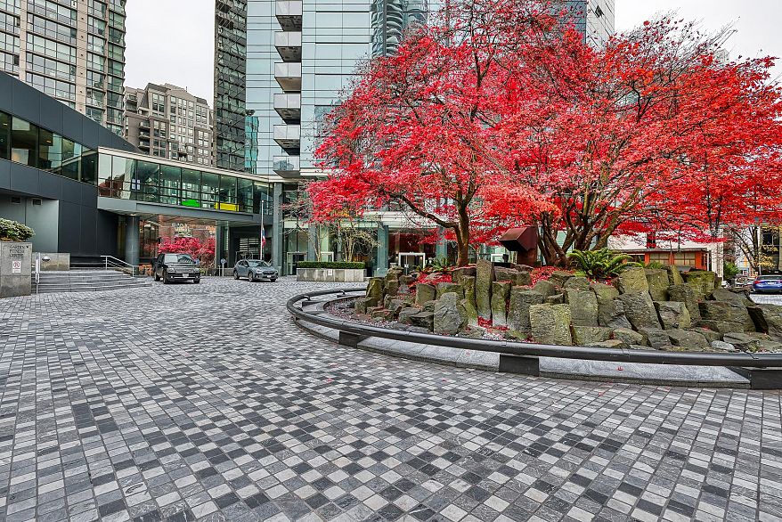 1705 1050 Burrard Street