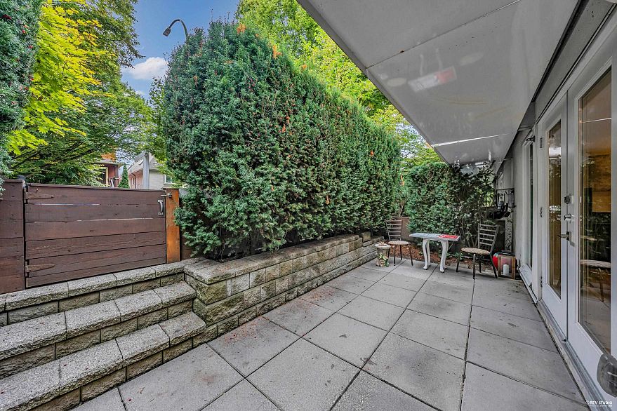 1407 East 1st Street