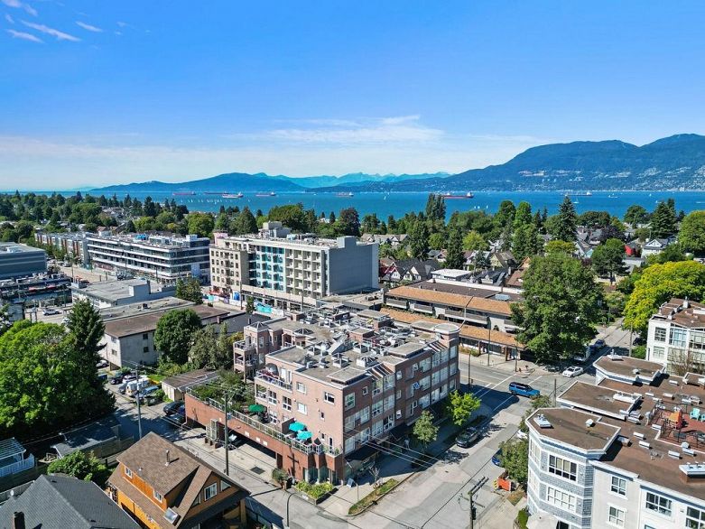 208 2025 Stephens Street