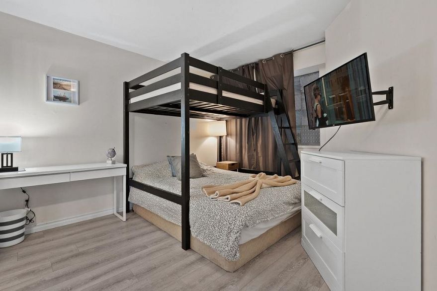 208 2025 Stephens Street