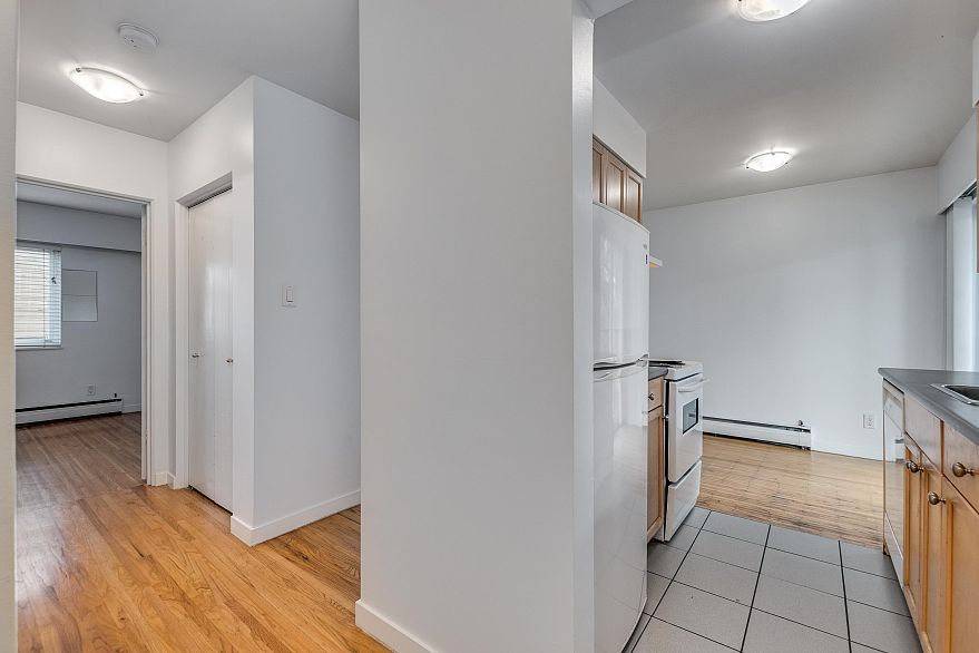 303 1985 W 8TH AVENUE, Vancouver BC V6J 1W2