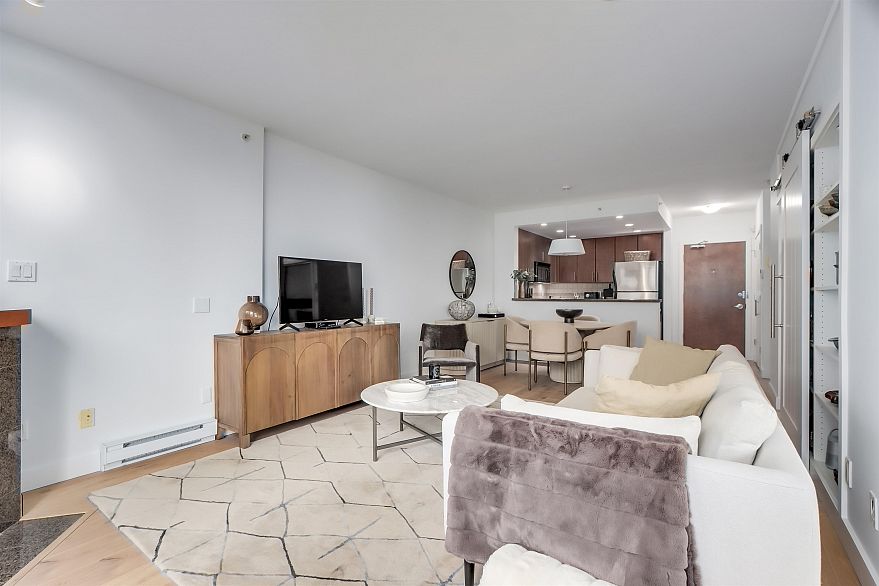 310 1450 W 6th Avenue