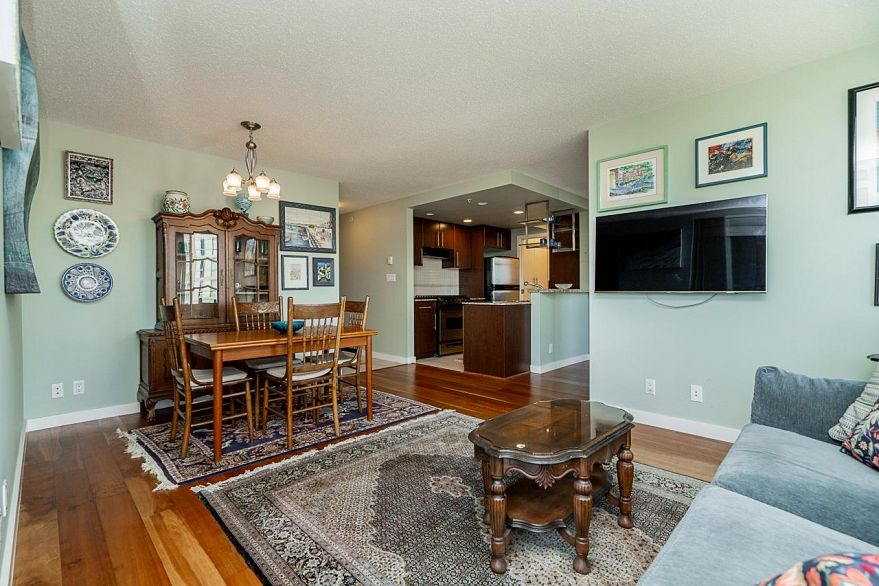 601 455 Beach Crescent