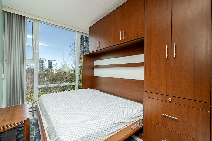 601 455 Beach Crescent