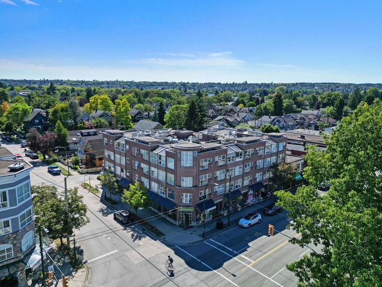 208 2025 Stephens Street