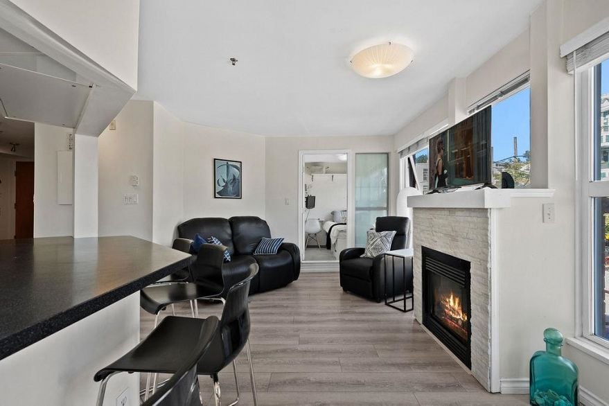 208 2025 Stephens Street