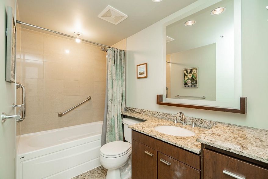 601 455 Beach Crescent