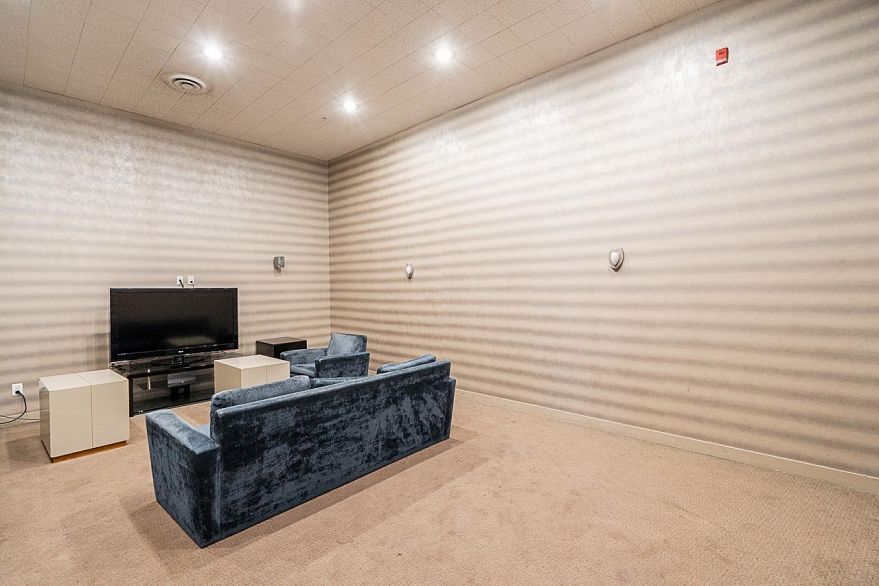 601 455 Beach Crescent