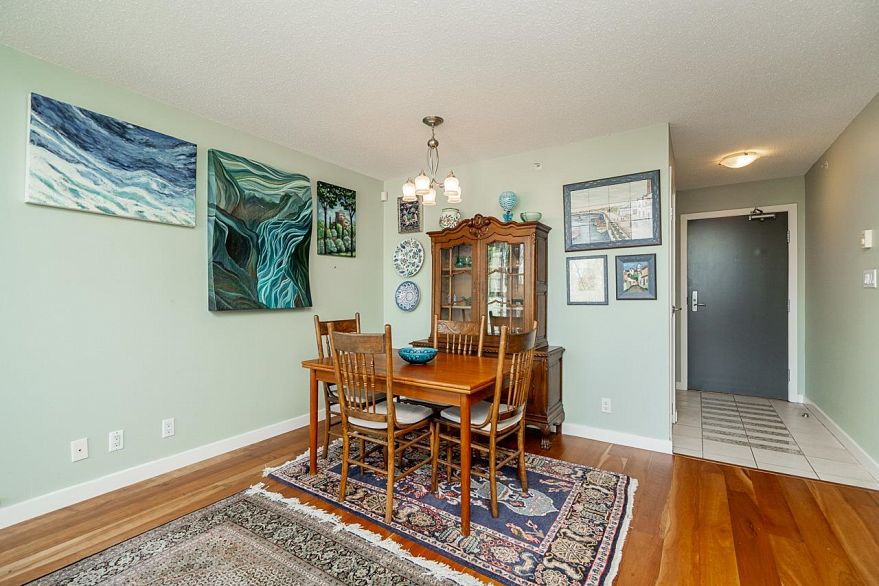 601 455 Beach Crescent