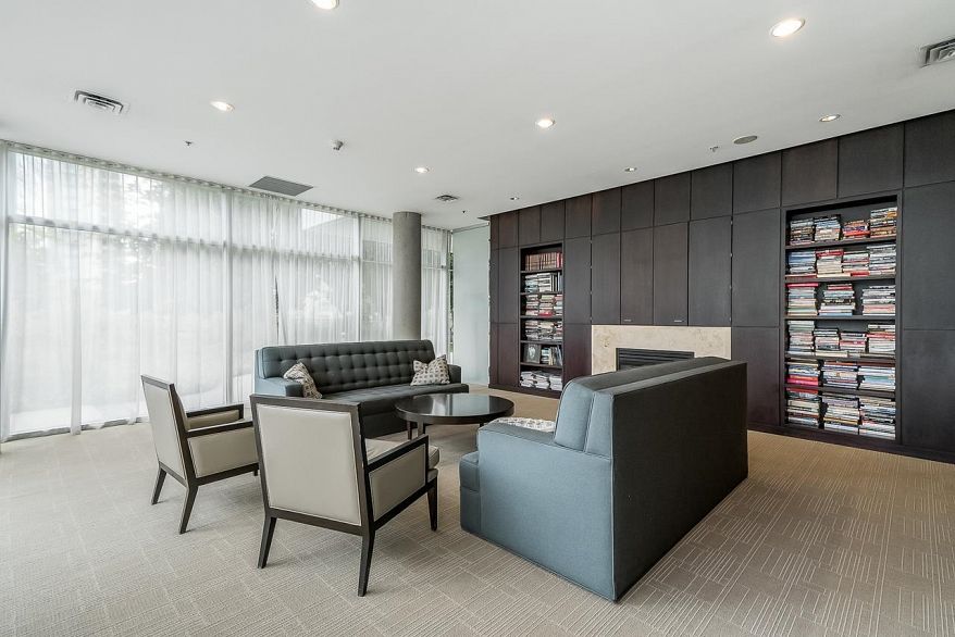 601 455 Beach Crescent