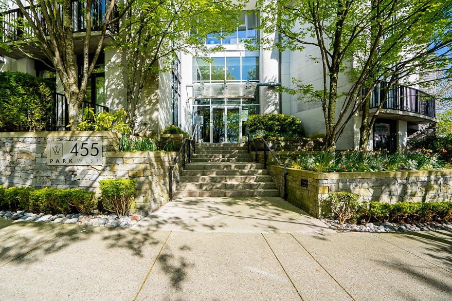 601 455 Beach Crescent