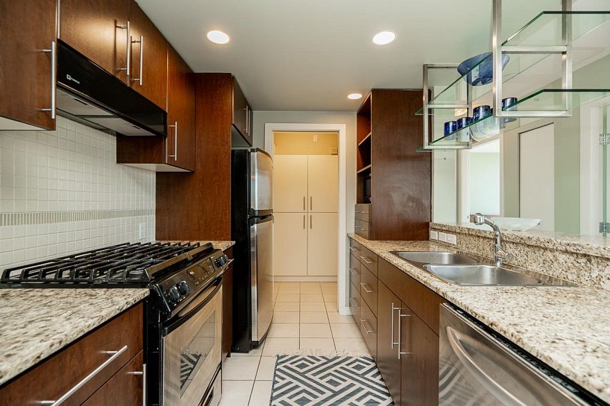 601 455 Beach Crescent