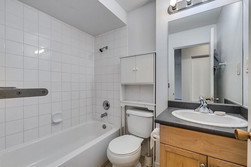 303 1985 W 8TH AVENUE, Vancouver BC V6J 1W2